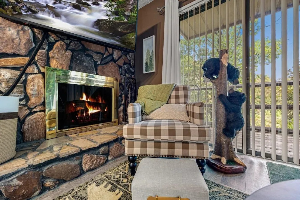 Bearadise Mountain Getaway