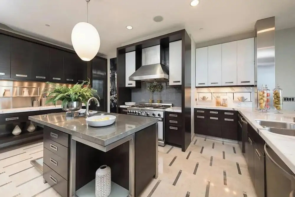 Beverly Crest: Ultra-private BH Retreat w/ Infinity Pool & Skyline Vistas