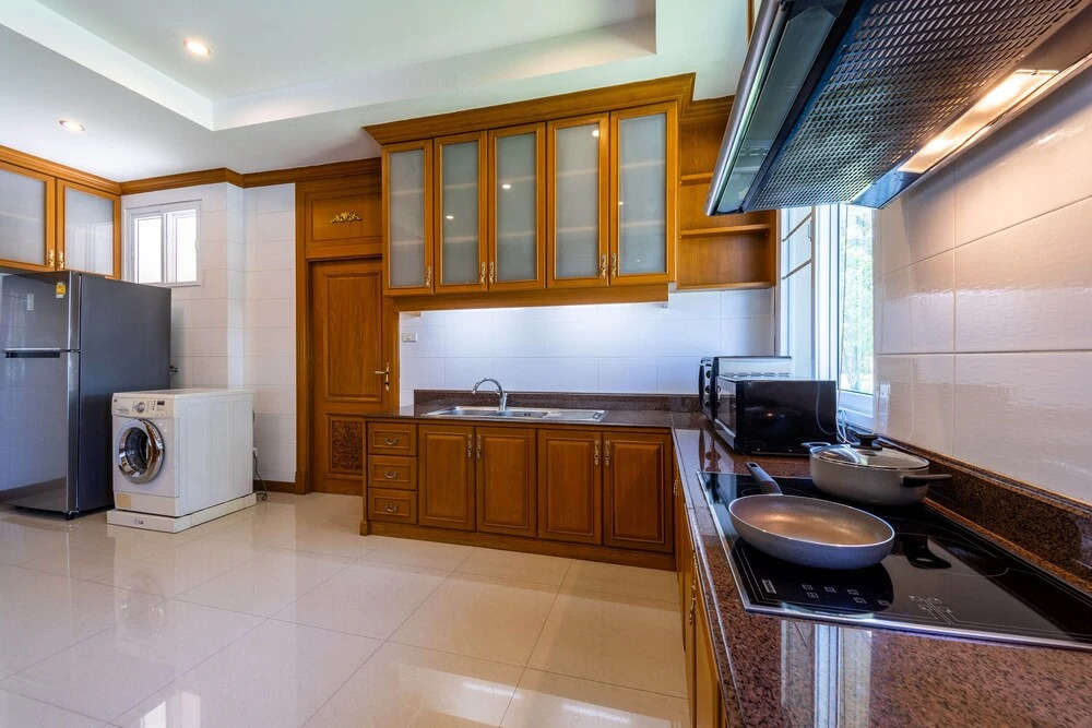 Luxury 6 Bed Mansion - CAS