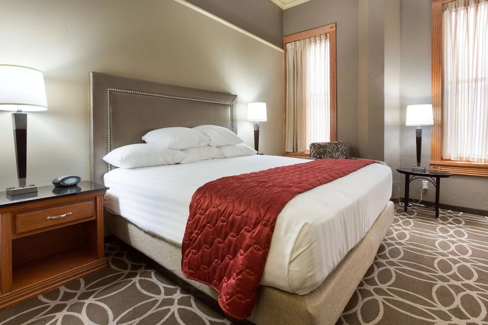 Drury Inn & Suites San Antonio Riverwalk