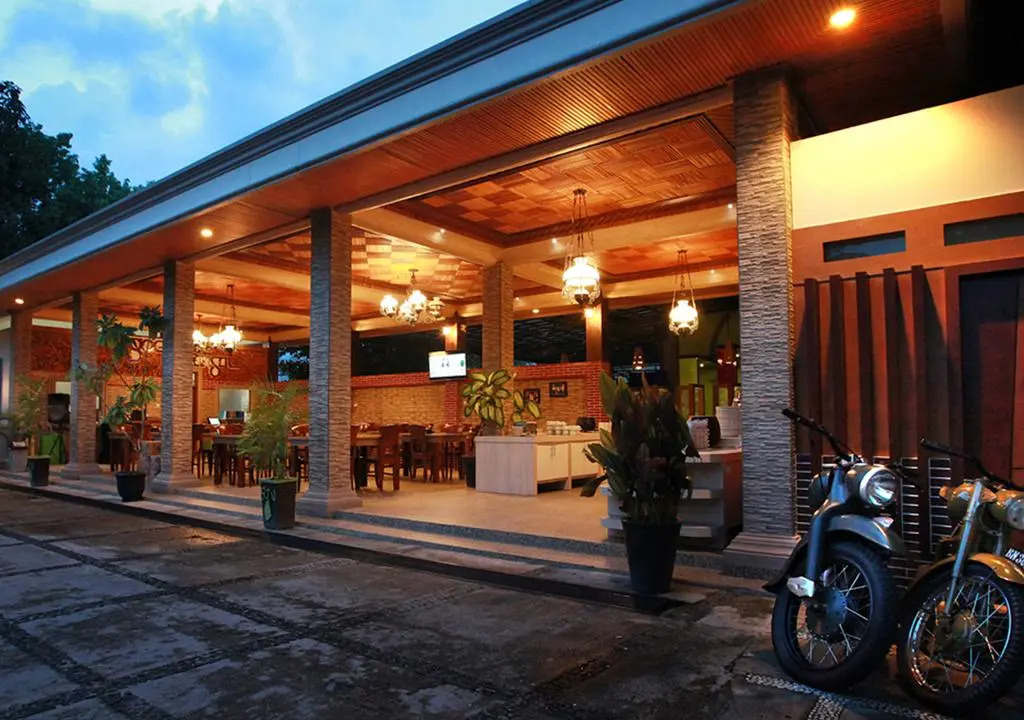 Green Tropical Village Hotel & Resort