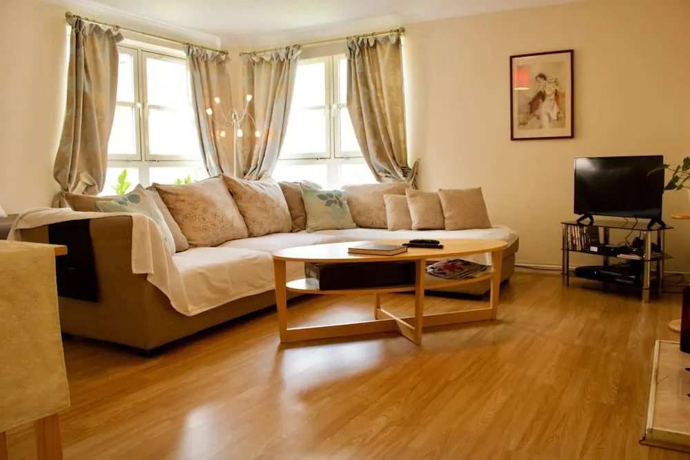 3 Bedroom Flat In Edinburgh