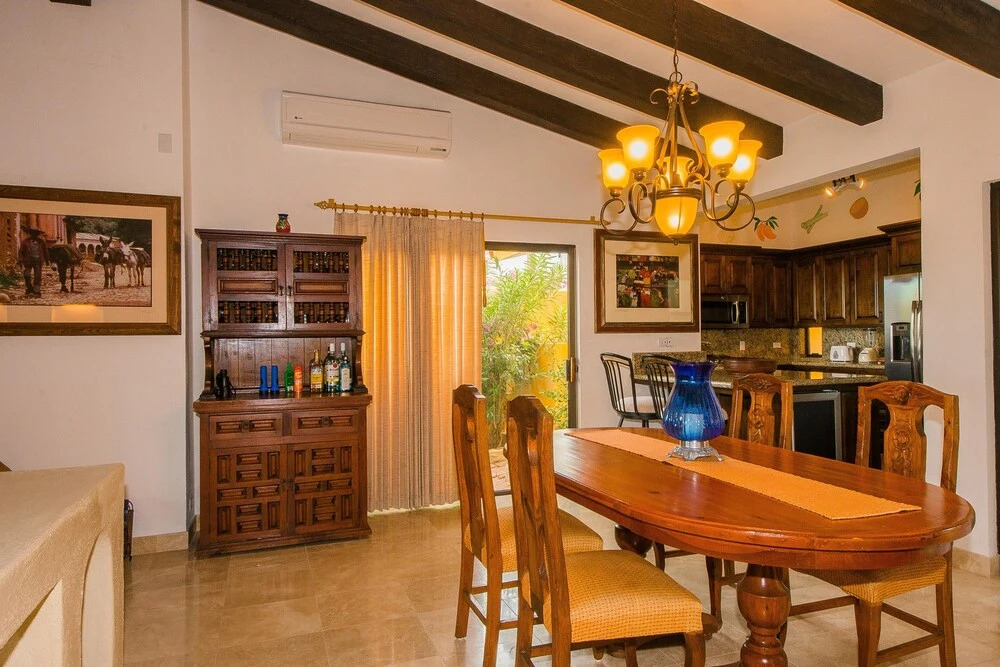 Walk to Cabo Marina & Downtown: Villa Mira Flores