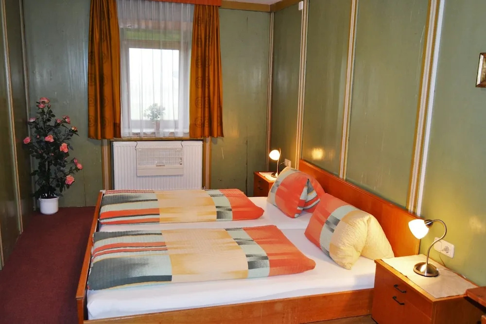 Apartment With 5 Bedrooms in Strassen, With Wonderful Mountain View, P