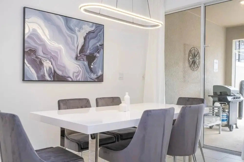 Modern Family Townhouse With Private Pool in Storey Lake