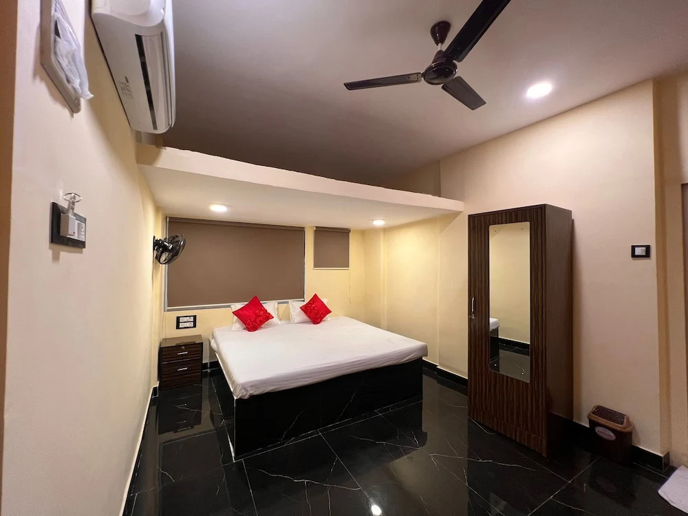 Hotel O Golden Suites