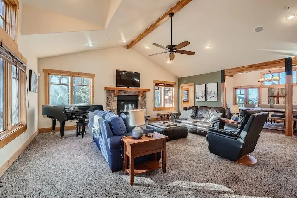 Peaks Paradise 4 Bedroom Home by RedAwning