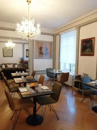 Chambres dHôtes de luxe Côté Parc-Côté Jardin avec parking privé gratuit