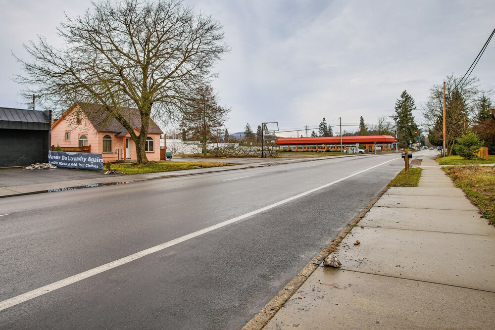 Work & Play in Walkable Midtown Coeur D'alene!