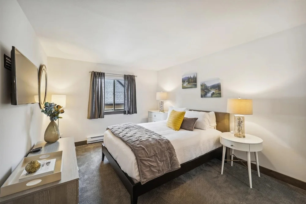 Park Place Peak 9 Condo: Ski In, Stroll To Shuttle