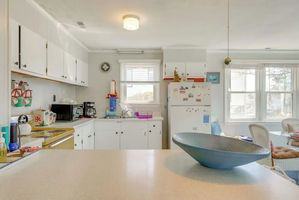 1 Mi to Avalon Pier: Charming Coastal Cottage!