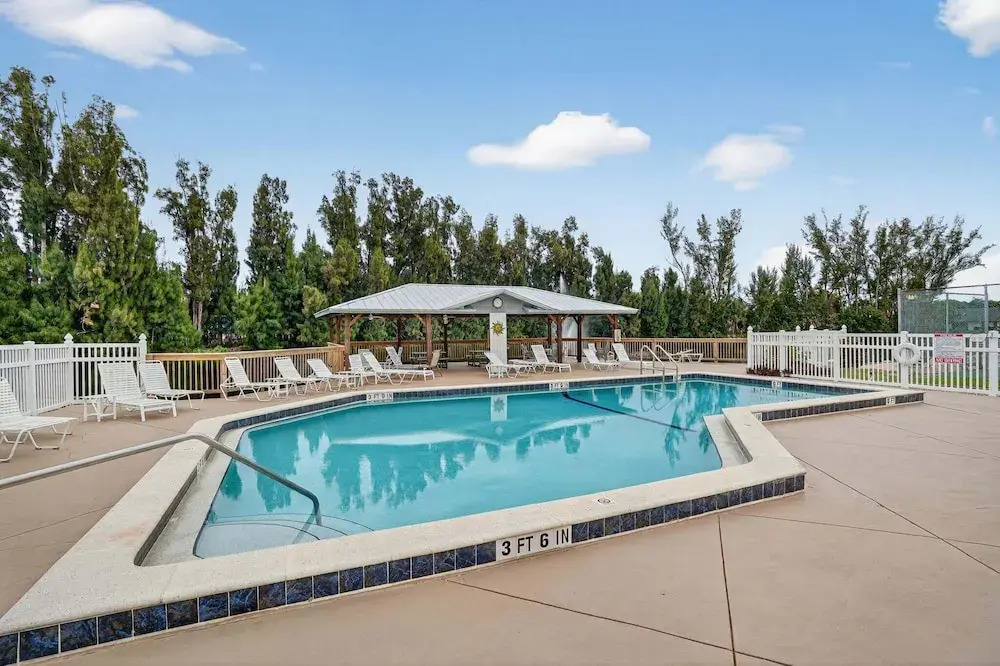 Relaxing 2br Fort Myers Getaway Near Beaches 2 Bedroom Apts