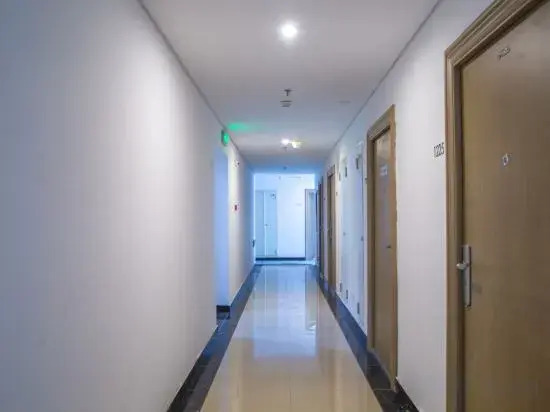 Tuman Jiuqi Hotel (Leshan High-speed Railway Station Wanda Plaza)