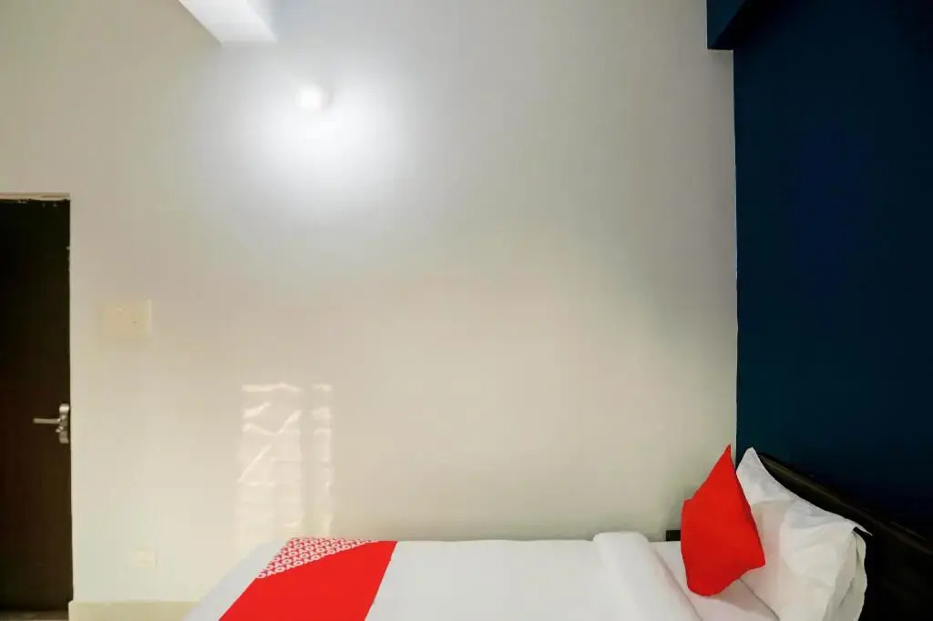 OYO Flagship 76560 Hotel Vanss