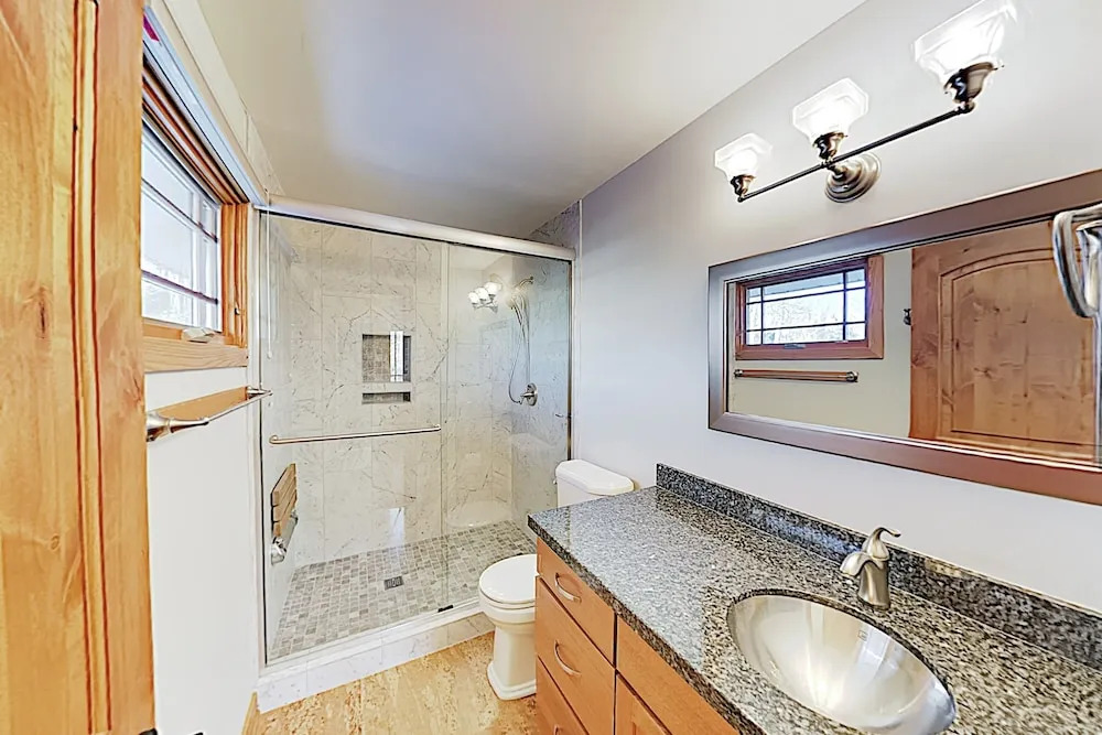 Amazing Alpine Getaway, Walk To Bus - Near Slopes 5 Bedroom Home