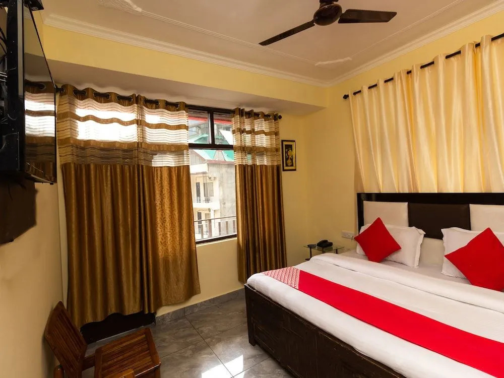 Oyo 23392 Hotel Om Palace