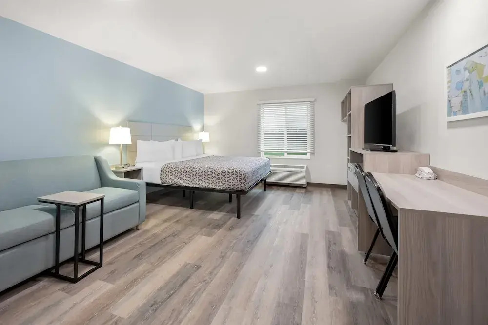 WoodSpring Suites Medford near I-5