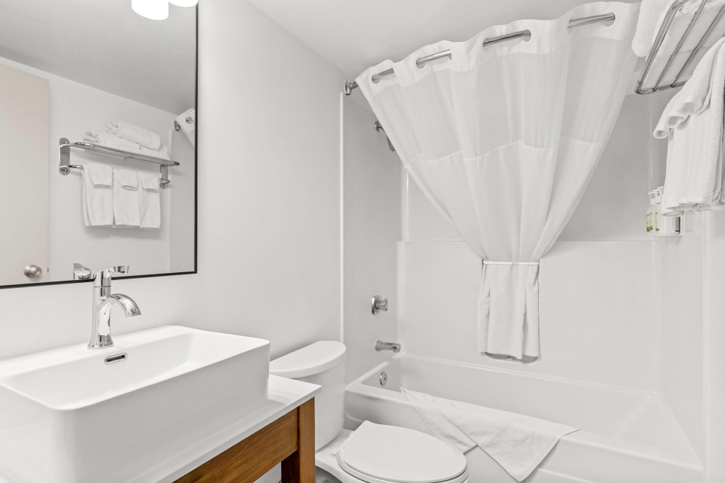 Travelodge Suites by Wyndham Regina - Eastgate Bay