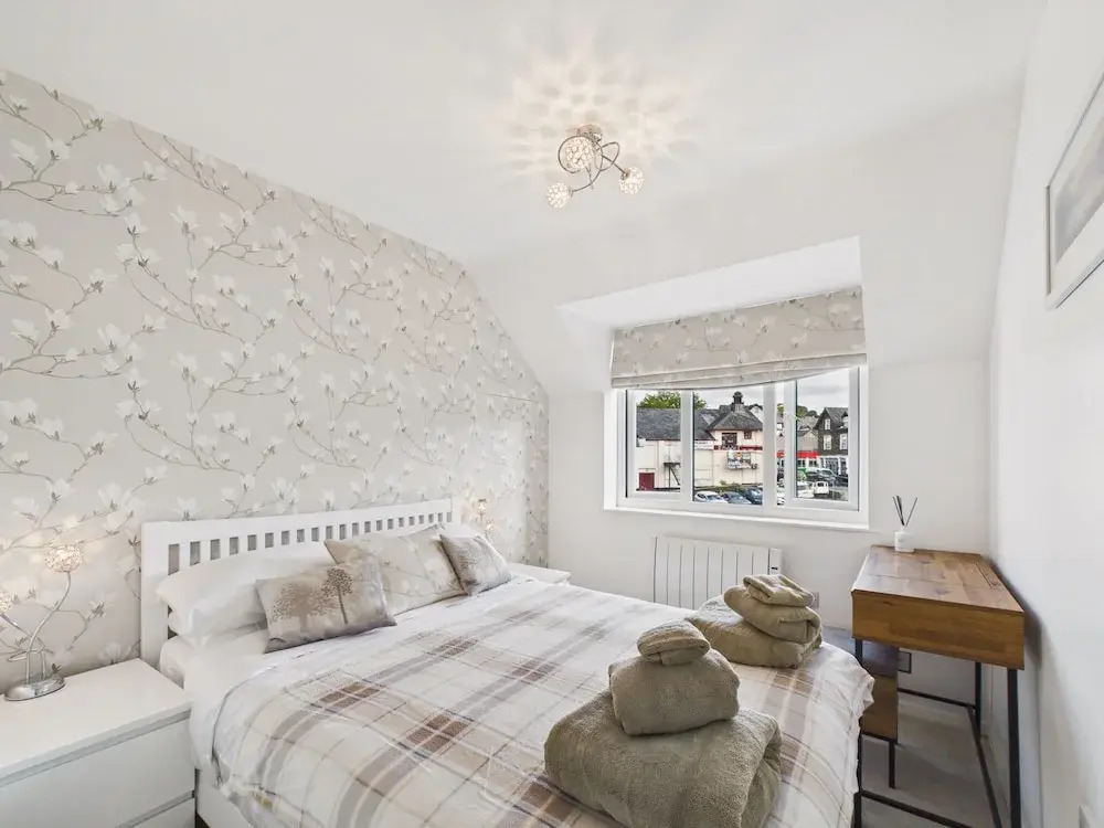 Central Bowness 2-bed Apt, Sleeps 4 With Parking