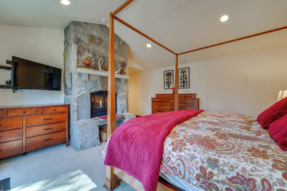 Stunning Truckee Home w/ Private Patio & Gas Grill