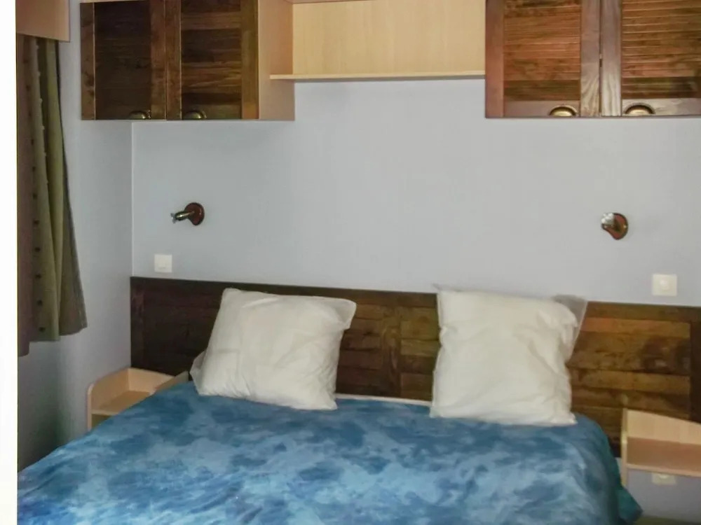 Cosy, 2-bedroom Mobile Home With a Furnished Terrace and Serene Garden