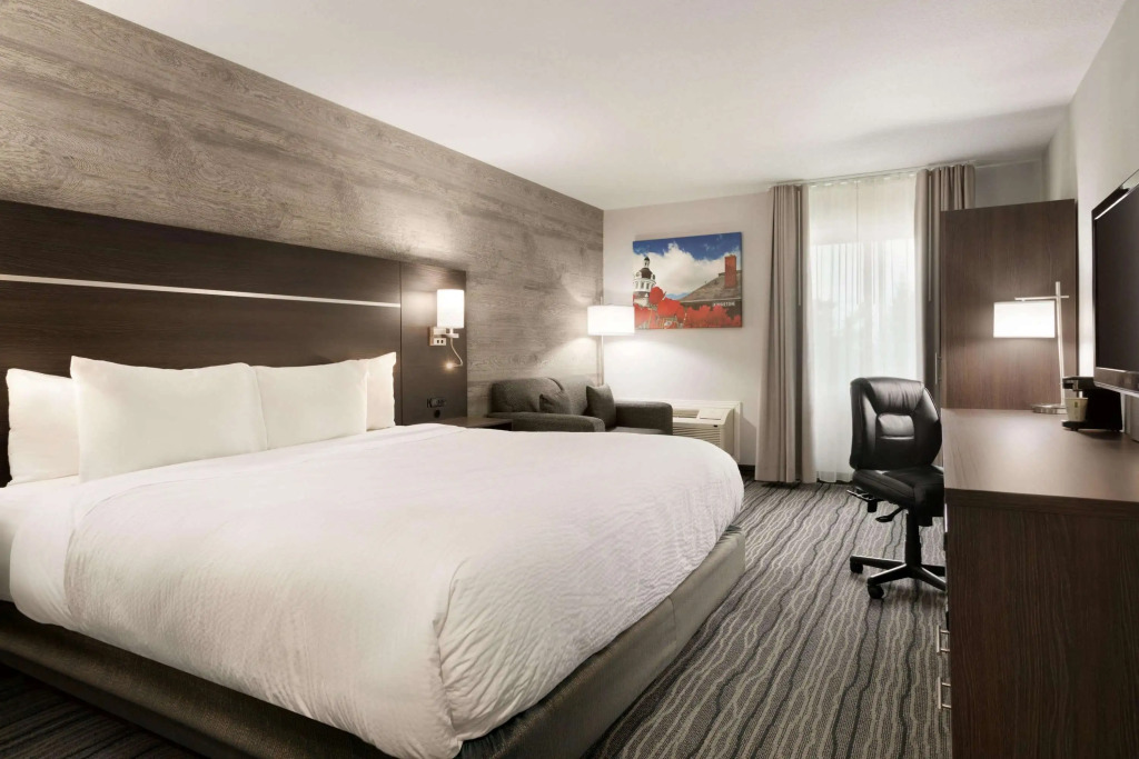Days Inn by Wyndham Kingston