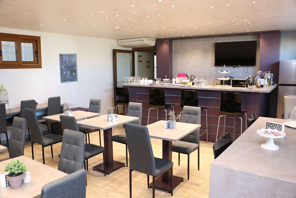 HOtello guest suites