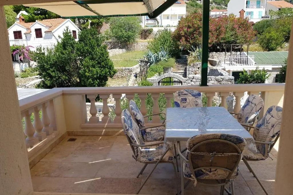 Seaview Apartment With Large Terrace Bol