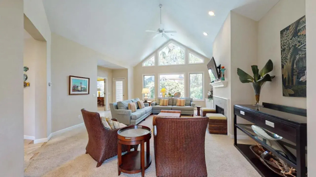 6 Flagg Dr