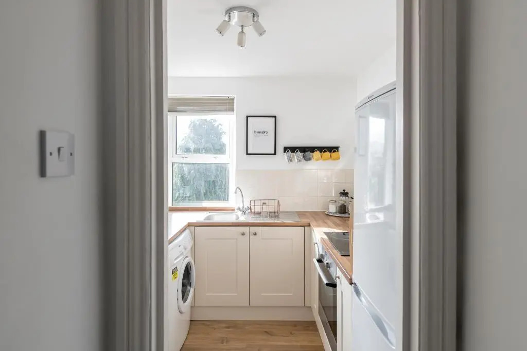 Modern & Spacious 2 Bedroom Maisonette