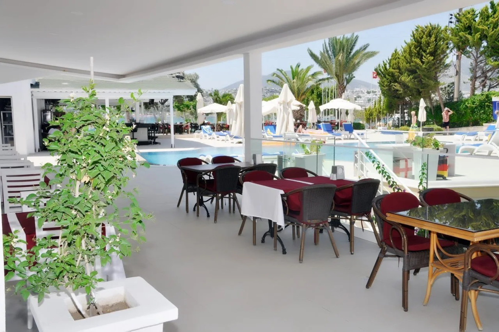 Отель Siesta Beach & Apart