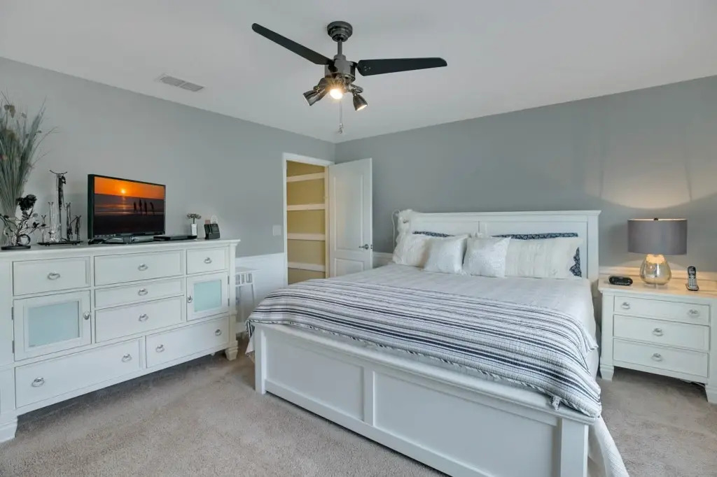 4 Bedrooms 3 Bathrooms Paradise Palms 8881 Cp