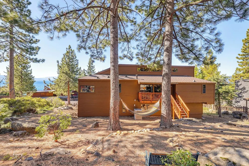 1 Mi to Lake Tahoe: Home w/ Hot Tub & Decks
