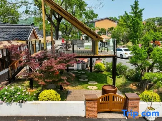 Yixing Oasis Waterfront Garden Homestay