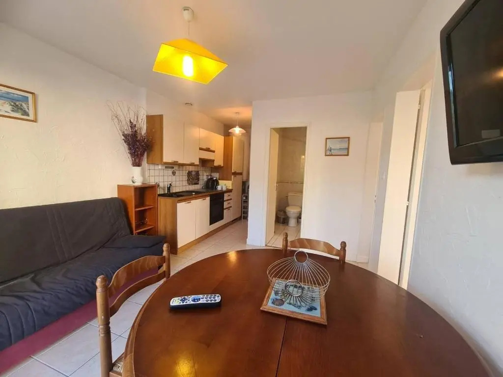 Maison de Vacances avec Terrasse Dallée, 6 Couchages, à Deux Pas de lOcéan à St-Jean-de-Monts - FR-1-224C-94