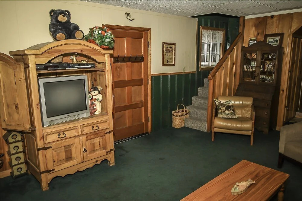 Ponderosa - 2 Br home by RedAwning