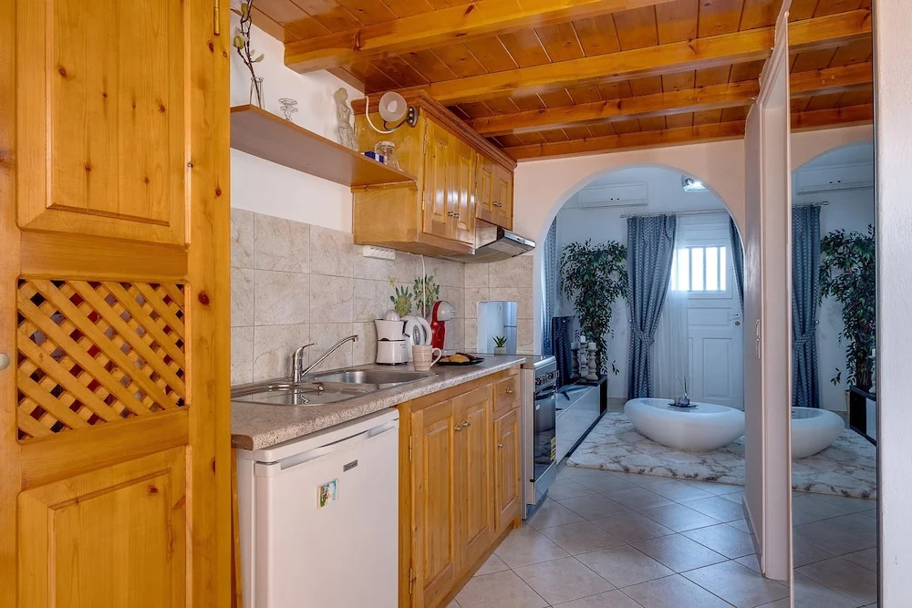 Paradise, Traditional Cycladic House