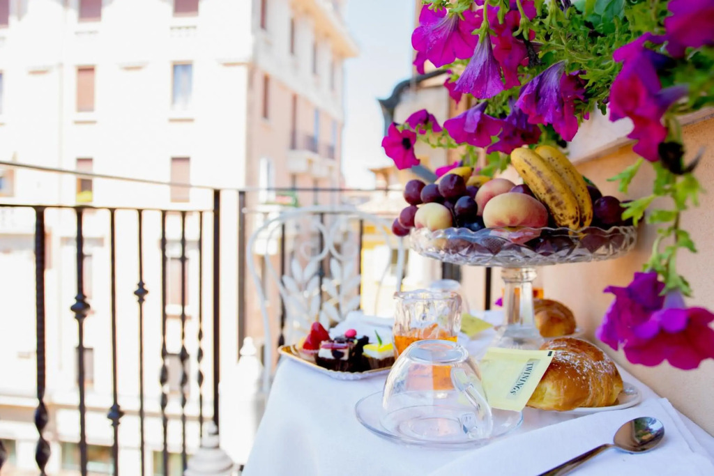 Opera Luxury Apartment