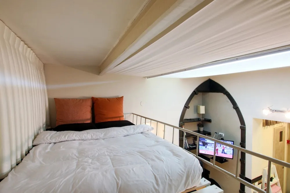 Classic studio Apt in heart of Tel Aviv