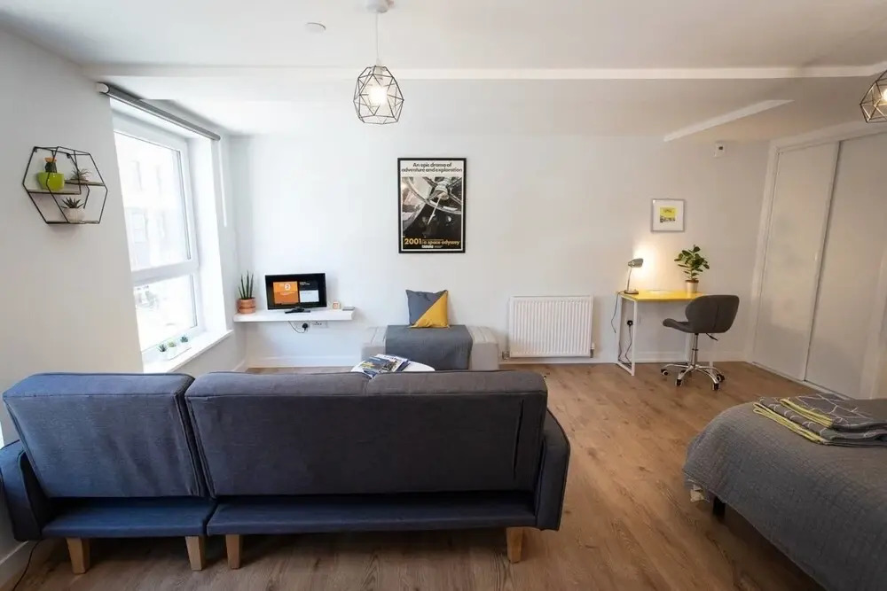Studio flat with free Parking