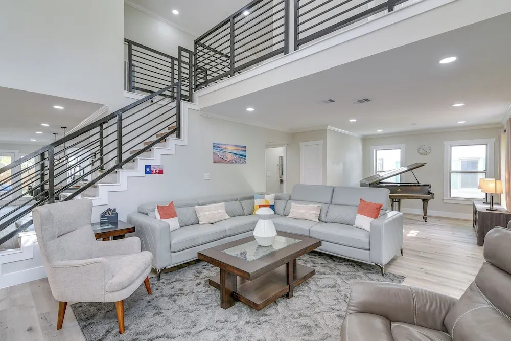 2-unit Houston Getaway Near NRG & Hermann Park