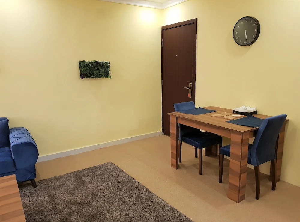 Cozy 2 Bedroom Apartment