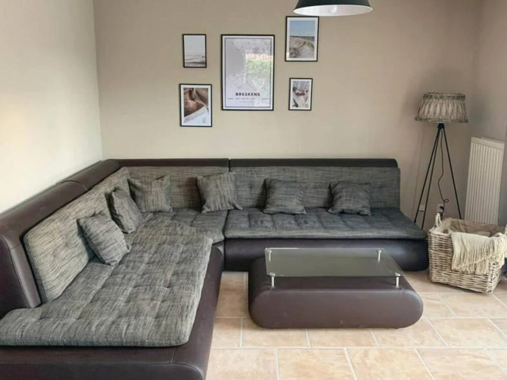 Spacious Stay Near the Sea