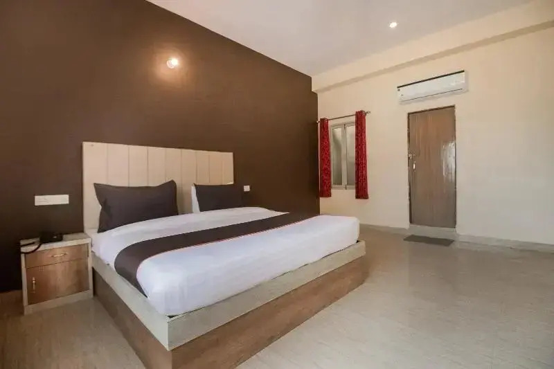 OYO Townhouse Hyderabad Gate IIT BHU Formerly RK Heights