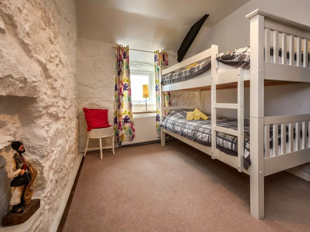 Charming holiday home in Aberdaron with Private Garden