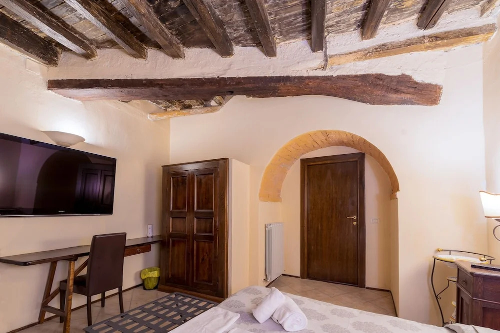 HOTEL TREVI Palazzo Natalini