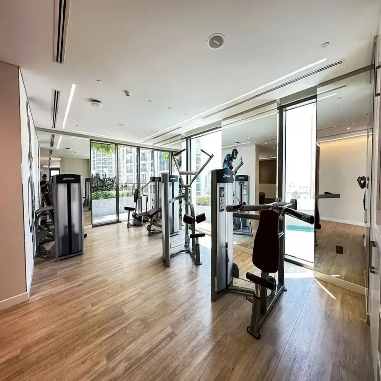 Dancenter Luxury 2 BR at Creek Side