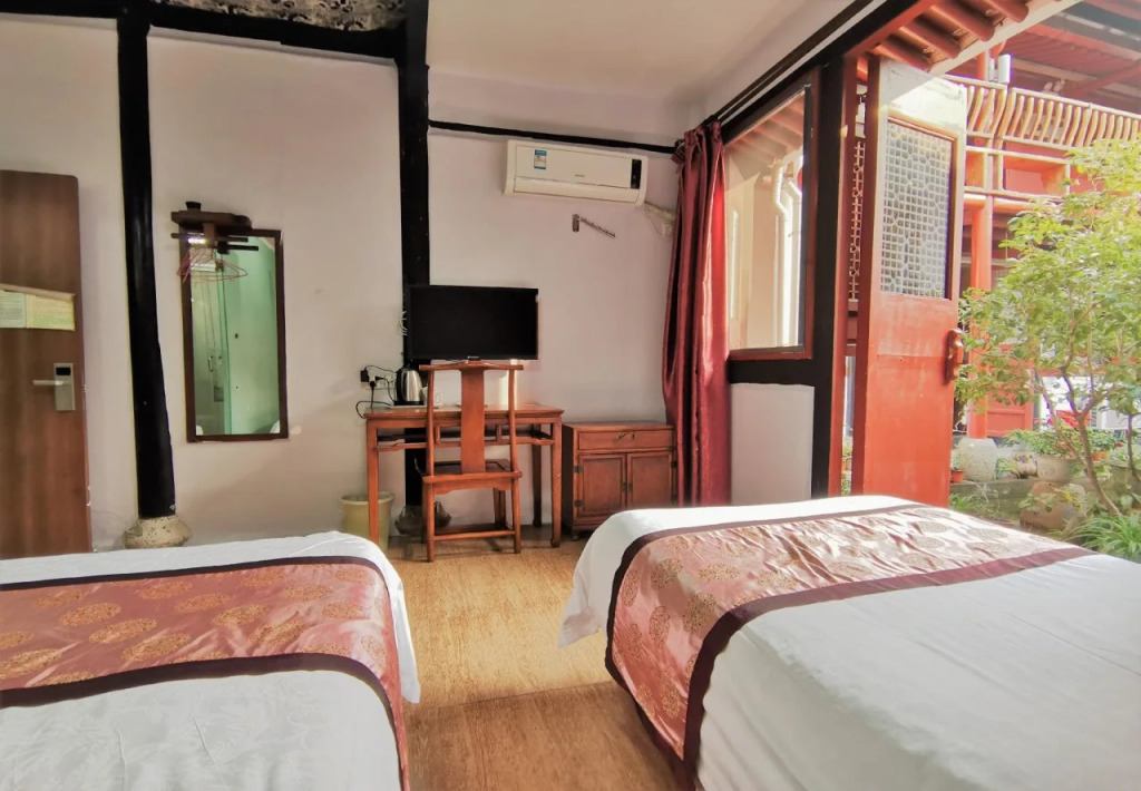 Shaoxing Laotaimen Luxun Native Place Youth Hostel