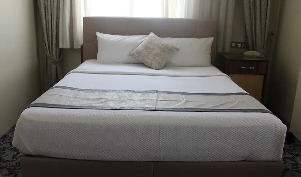 Sahi̇n Hotel