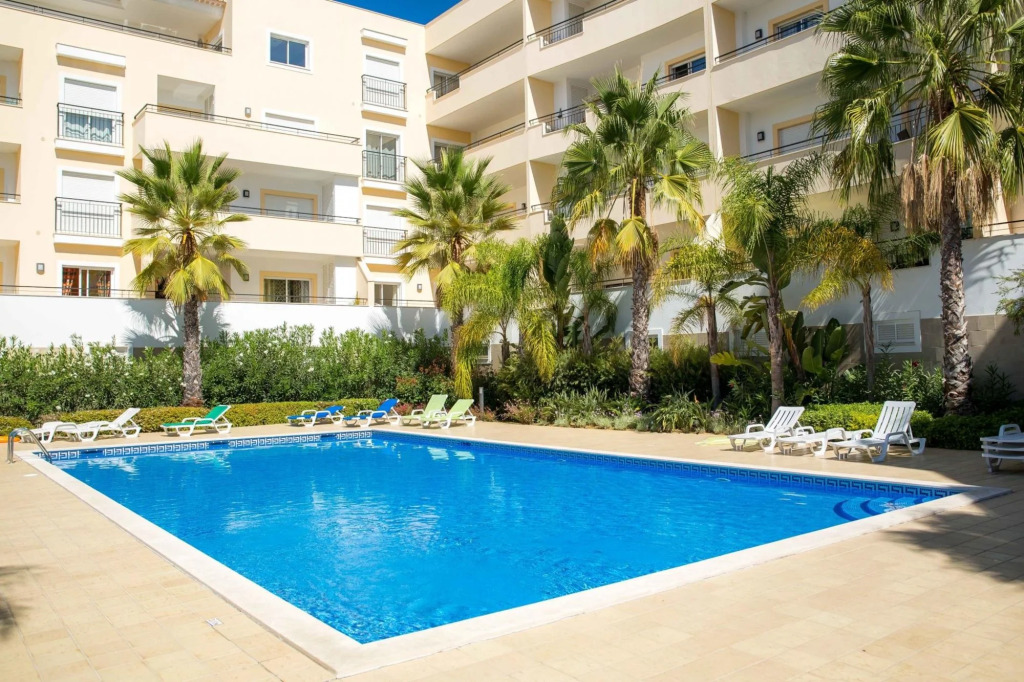 A04 - Large Modern 1 bed Apartment with pool by DreamAlgarve